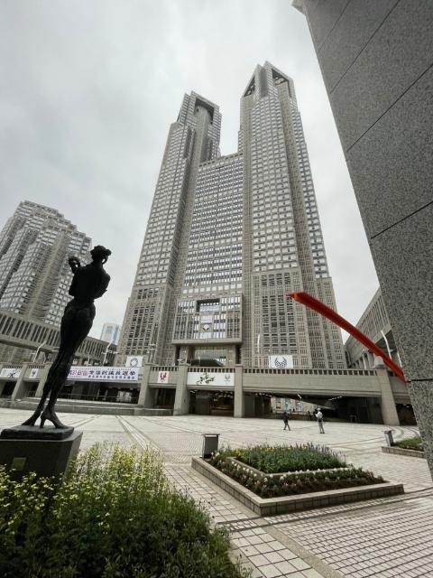 東京都庁：2406m