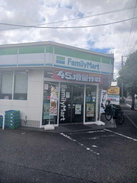 ファミリーマート世田谷喜多見店：400m