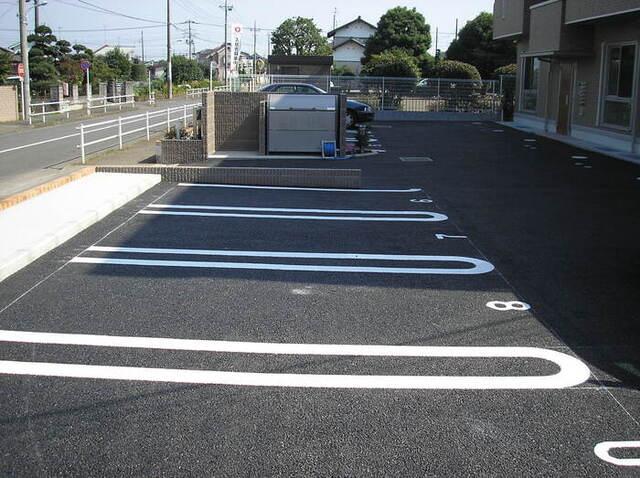 カサベルデ長岡（302） 駐車場