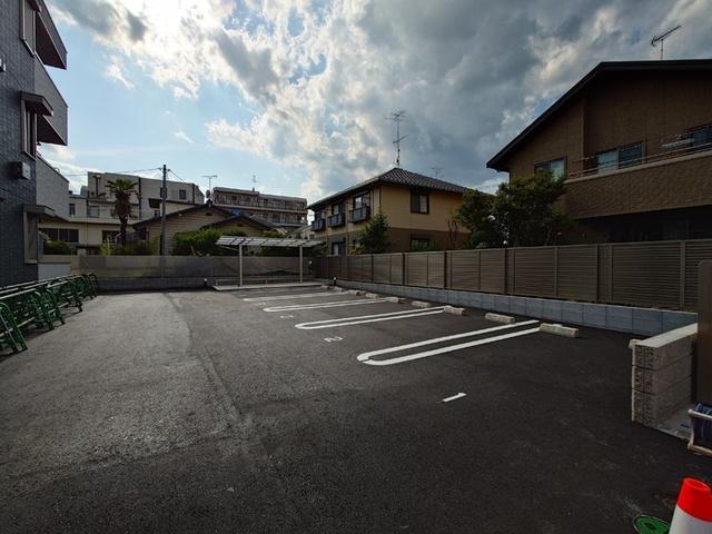 セジュール師岡町（105） 駐車場
