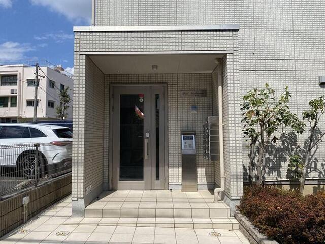 フラット明大前（102） エントランス