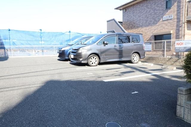 バラディー伏見（102） 駐車場