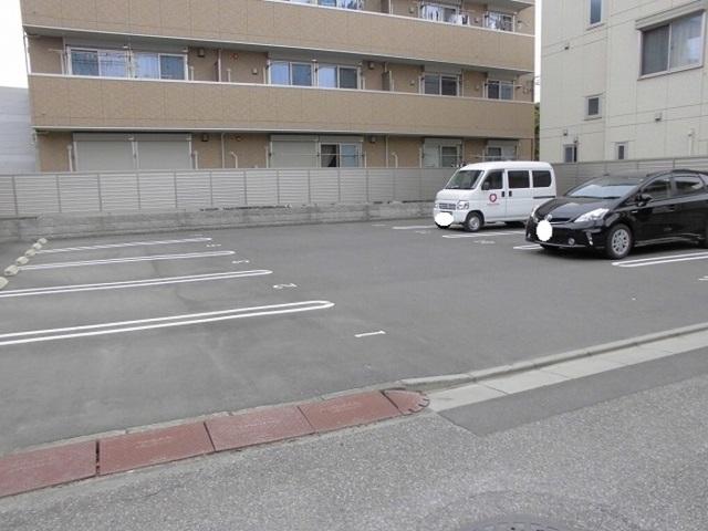 リバーヴィクトワール（302） 駐車場
