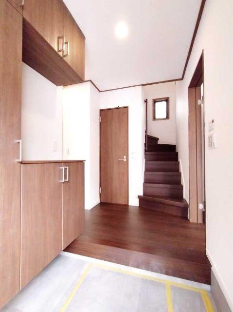 足立区入谷二丁目戸建て 玄関