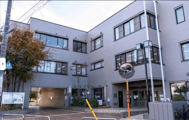 足立区立舎人図書館