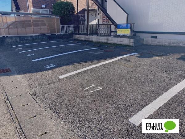 リバーサイドC（102） 駐車場