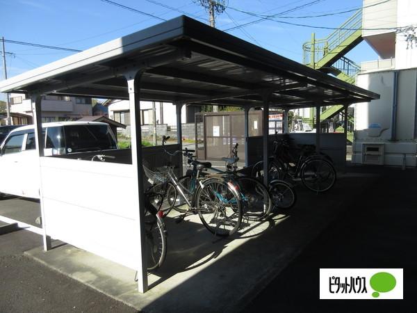 グローリーノーブル（206） 駐車場