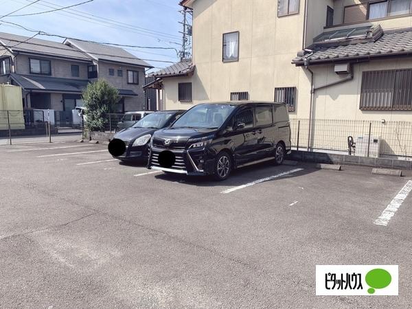 Surplusラ・シャーンブル（103） 駐車場