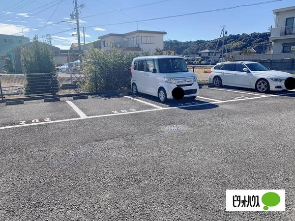 リビエール・カタセ（301） 駐車場