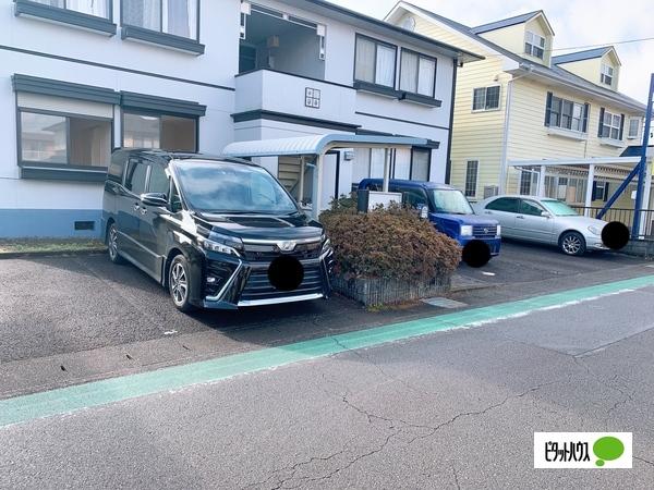 イーストブルー（102） 駐車場