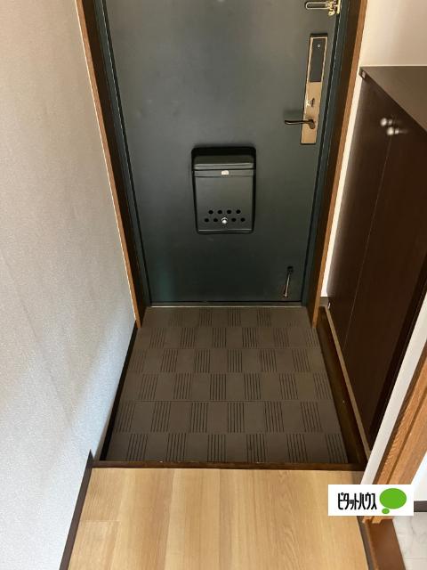 クレッセント江崎（303） 玄関