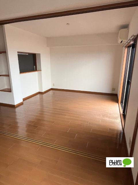 アムール高田（402） リビング