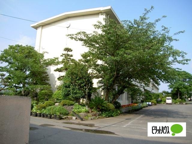 焼津市立黒石小学校：815m