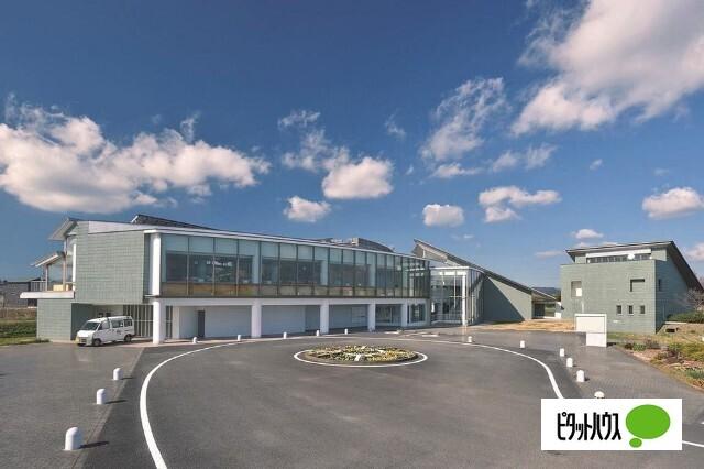 吉田町立図書館：3775m