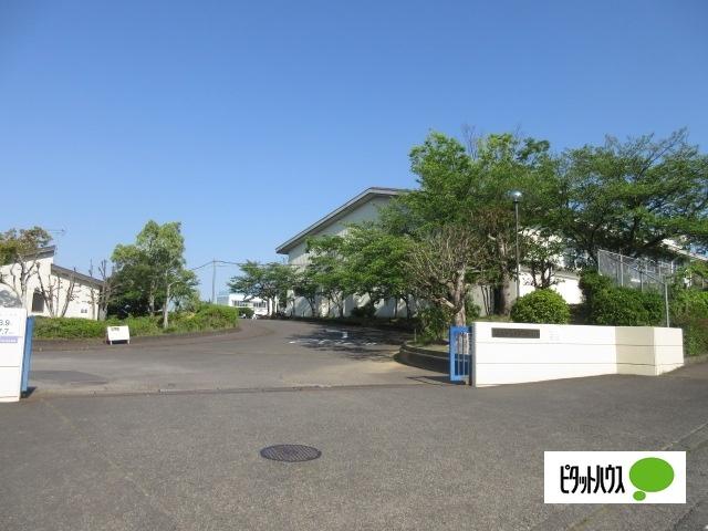 藤枝市立青島北小学校：972m