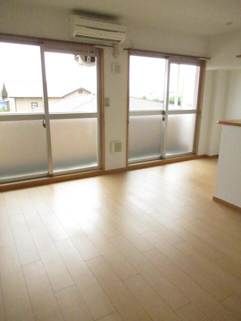 ウェンブリー（302） 室内
