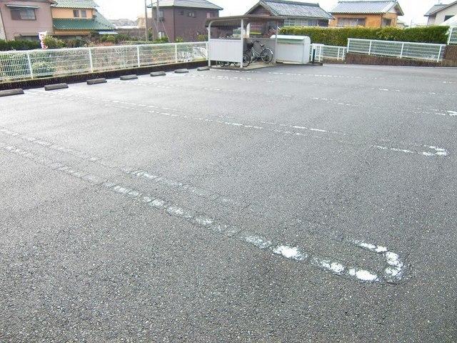 キアーロディルーナ（101） 駐車場