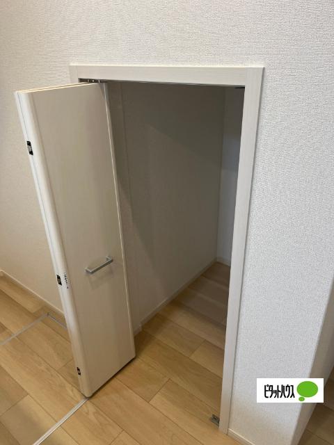 ヒカルサ焼津塩津ウエスト（106） 収納
