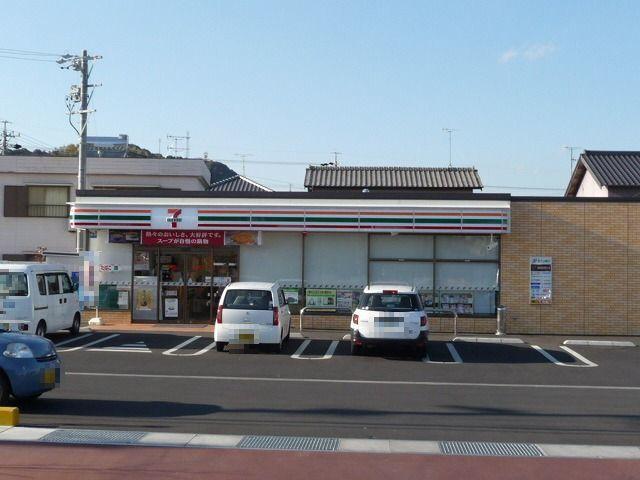 セブンイレブン：700m