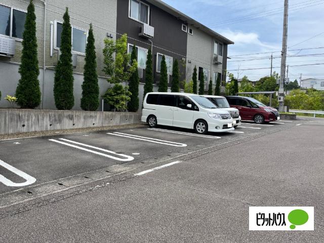 カサデコリーナ（101） 駐車場