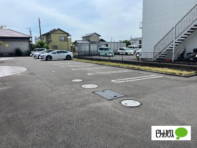 豊穂（202） 駐車場