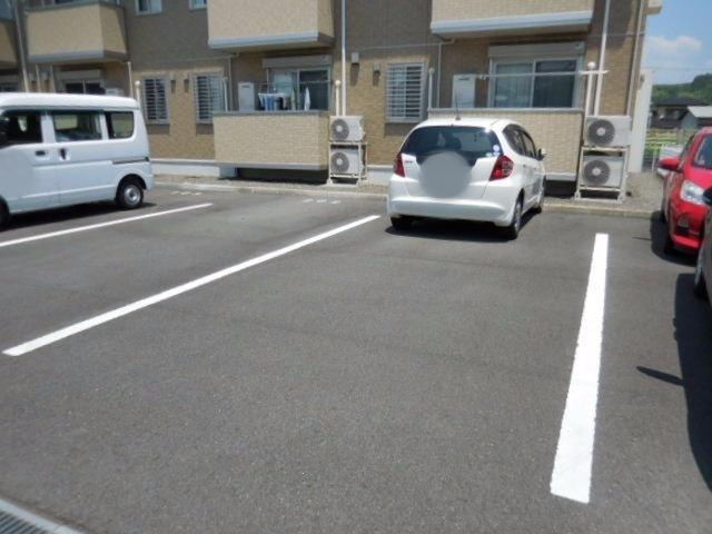 ル　グランブリュー（103） 駐車場
