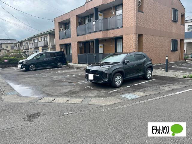 コンフォール 駐車場