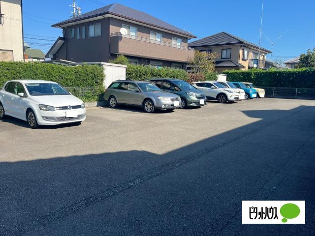 カーメル（102） 駐車場