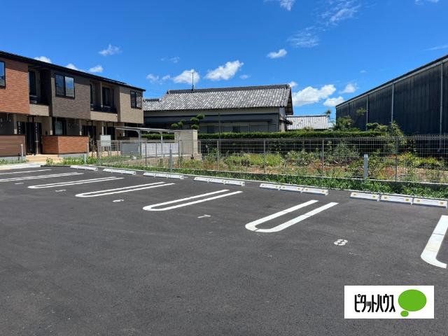 ショコラ（105） 駐車場