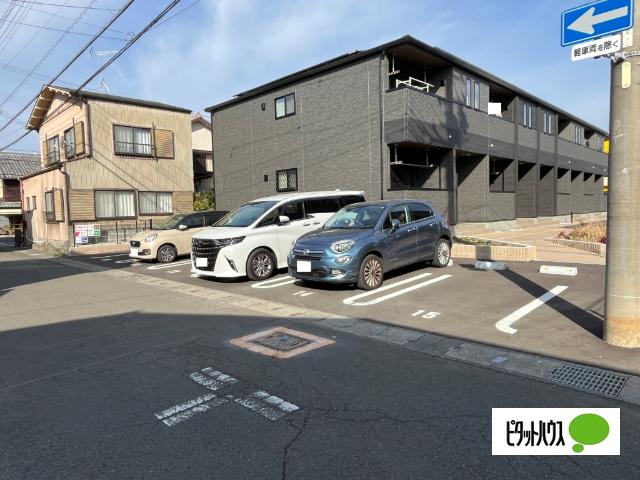 コモド・ダ・ビベレ焼津（106） 駐車場