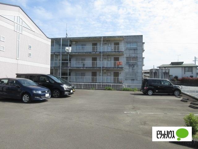 グランシャリオ 駐車場