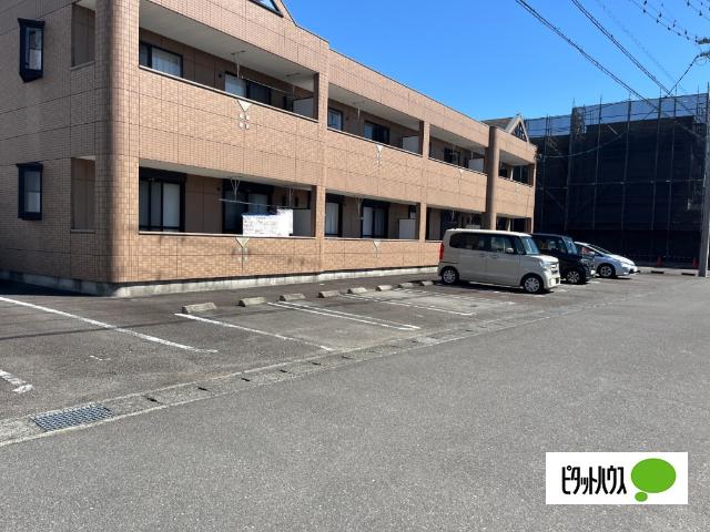 クレッシェンド 駐車場