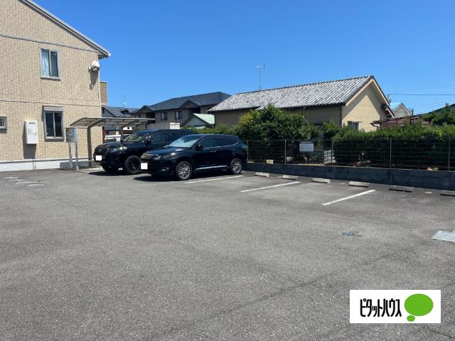カリーナ（101） 駐車場