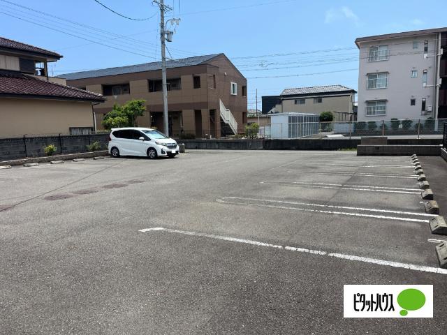 グレイスＥ（103） 駐車場