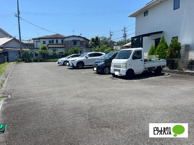 ビレッジ栄 駐車場