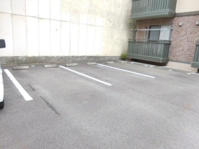 ビーンズスクエア（101） 駐車場