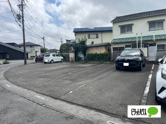 グランシャリオⅡ　A棟（102） 駐車場