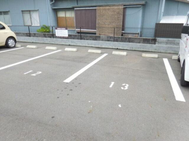 プレミアージュ（201） 駐車場
