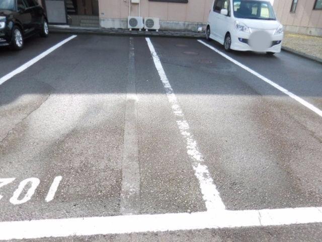 ファミール　B（102） 駐車場
