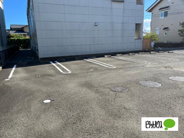 ポラリス（Ｐｏｌａｒｉｓ） 駐車場
