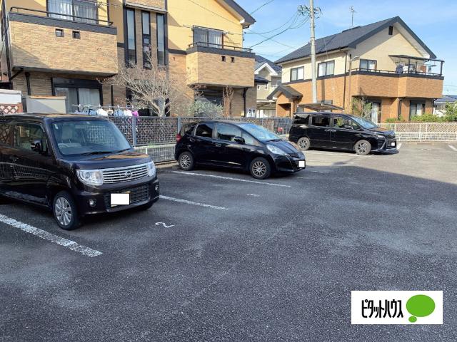 パレスアベニール 駐車場