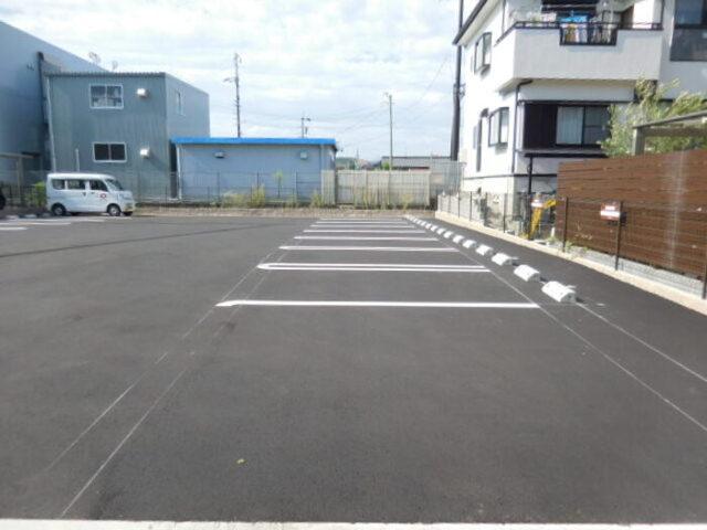 カーサＭ（301） 駐車場
