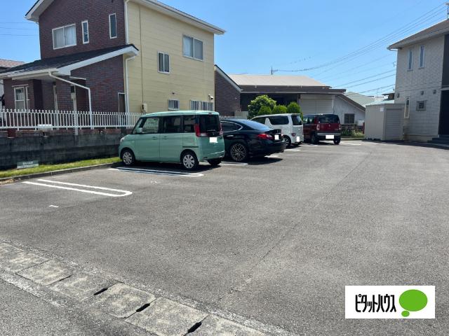 クロスＦＫ（103） 駐車場