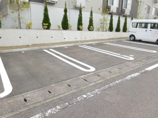 カサデコリーナ（103） 駐車場