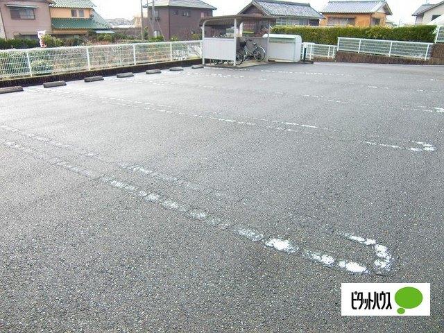 キアーロディルーナ（101） 駐車場