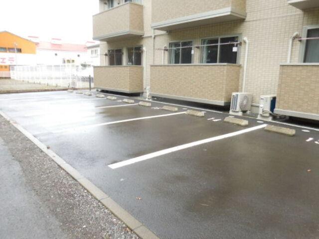 ウィル孝永（105） 駐車場