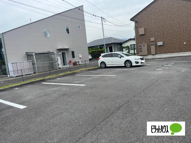 アジュールⅡ（101） 駐車場