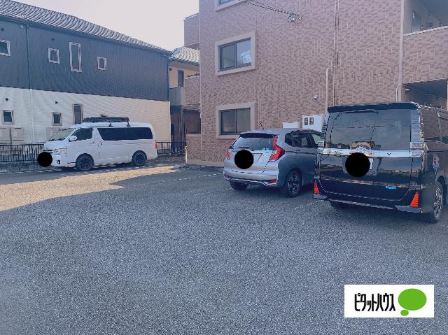 ラルジュ（203） 駐車場