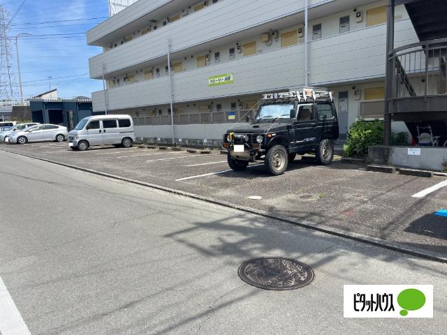 グローリー尚徳（302） 駐車場