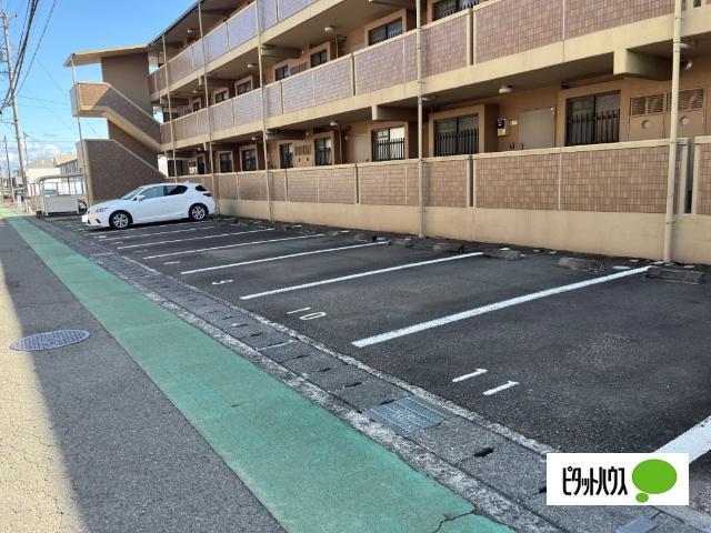 高田レジデンス（305） 駐車場